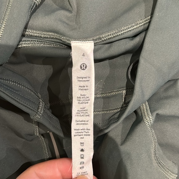 Dark Green Reflective Lululemon leggings/ SOLD - Picture 4 of 4